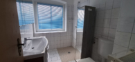 Badezimmer - Familienfreundliche 3-Raum-Wohnung mit Balkon