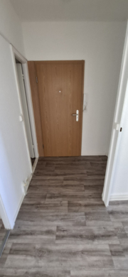 3-Raum-Wohnung mit unverbautem Blick - Flur (12905)