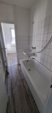 3-Raum-Wohnung mit unverbautem Blick - Badezimmer (12906)