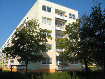 Ich liebe meine Platte – 3-Raum-Wohnung mit Erstbezug nach Sanierung im 1. Obergeschoss! - Titelbild (11252)