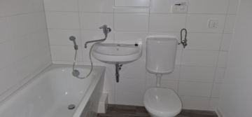 Familienfreundliche 4-Raum-Wohnung in der Parchimer Weststadt - Badezimmer (12815)