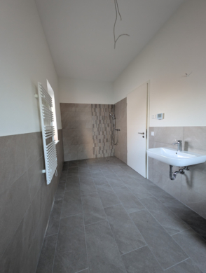 Neubau in traumhafter Lage in Mühl Rosin - Badezimmer (12698)
