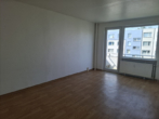 Wohnzimmer - Familienfreundliche 3-Raum-Wohnung mit Balkon