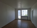 Wohnzimmer - Familienfreundliche 3-Raum-Wohnung mit Balkon