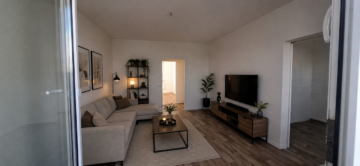 Familienfreundliche 4-Raum-Wohnung in der Parchimer Weststadt - Wohnzimmer KI (12822)